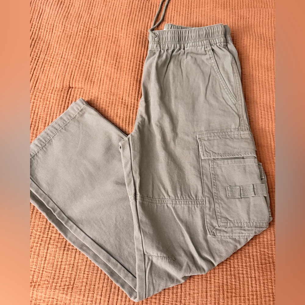 Men's Pacsun Olive Cargo Pants
Baggy fit wide leg
